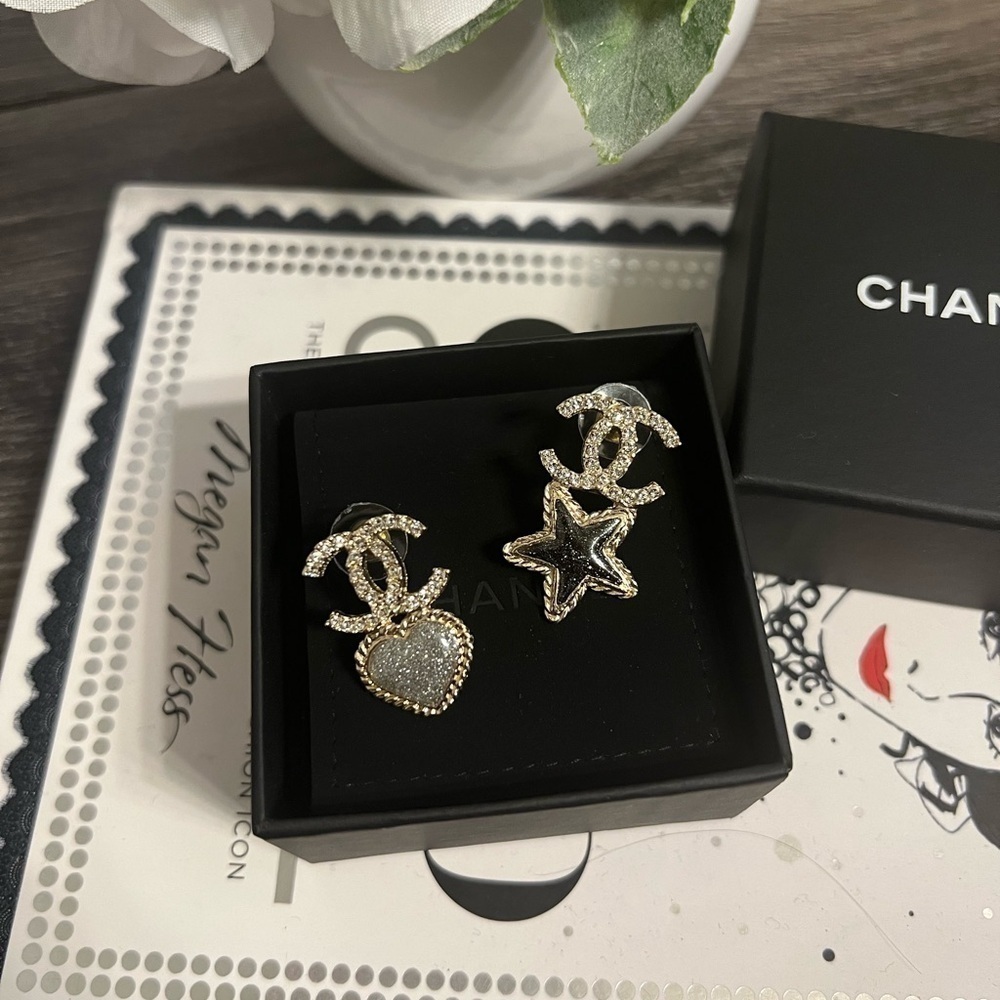 CHANEL Gold CC Crystal Enamel Star Heart Earrings - Picture 3 of 10